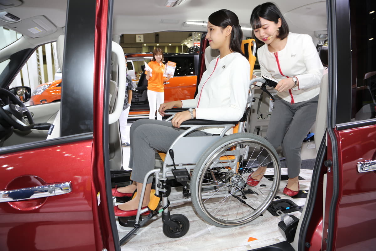 障がい者にもアウトドア体験を提供する車中泊ができる日産セレナの福祉車両 〜 画像21