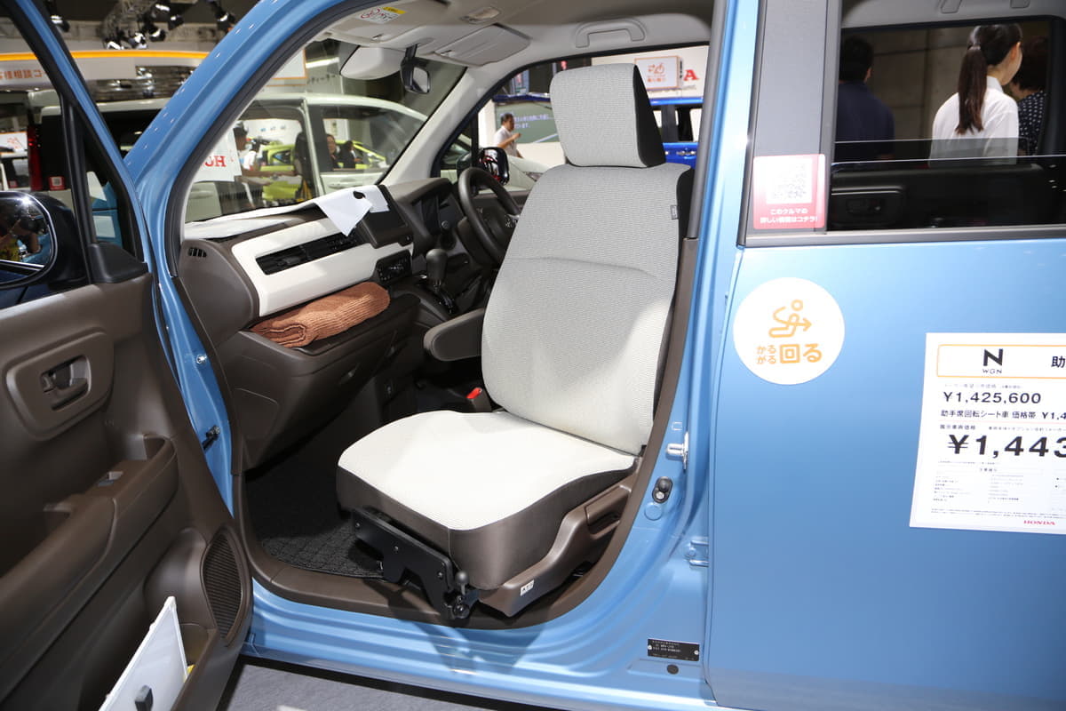 最新の軽自動車ベース福祉車両は回転シートから車椅子の昇降まで装備が充実 〜 画像15