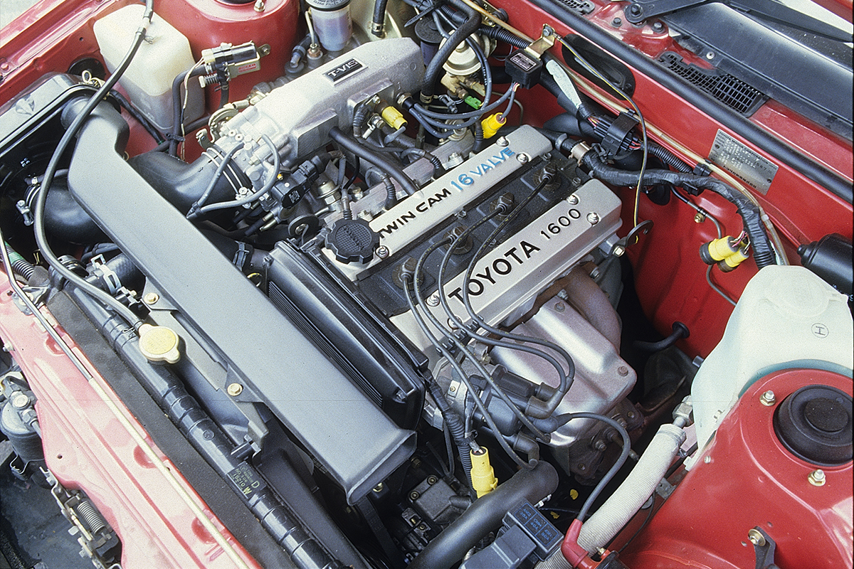 日本を代表する名機といえば日産S20型エンジン、さらにトヨタには2T-G型や1G型などがあった