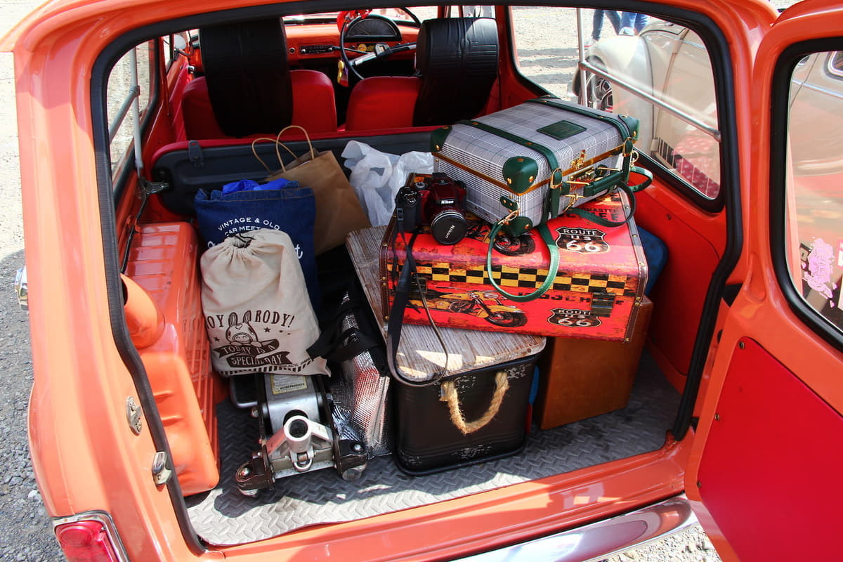 華麗なる旧車女子 50年以上前のクルマに魅せられた理由 Auto Messe Web カスタム アウトドア 福祉車両 モータースポーツなどのカーライフ情報が満載