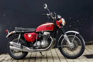 【画像】「ダブワン」「マッハ」「ケーゼロ」 愛称で呼ばれた60年代生まれの大型国産バイクたち 〜 画像12