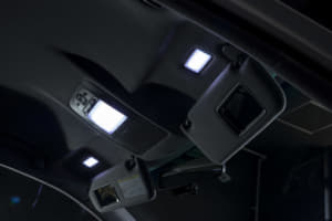 【画像】トヨタ・クラウンのテールランプをLEDメイク！ 最先端デザインに光りが流れるウインカー採用【ヴァレンティ】 〜 画像5