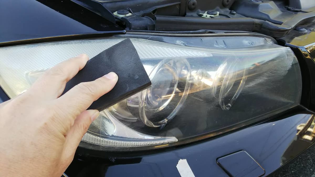 ヘッドライト曇りの防止方法は 原因と対策を理解して車検不合格の最悪パターンを回避 Auto Messe Web カスタム アウトドア 福祉車両 モータースポーツなどのカーライフ情報が満載