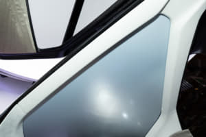 【画像】レクサスEVコンセプトカーに使われた「アルカンターラ」は、体にマッチする特注素材 〜 画像9