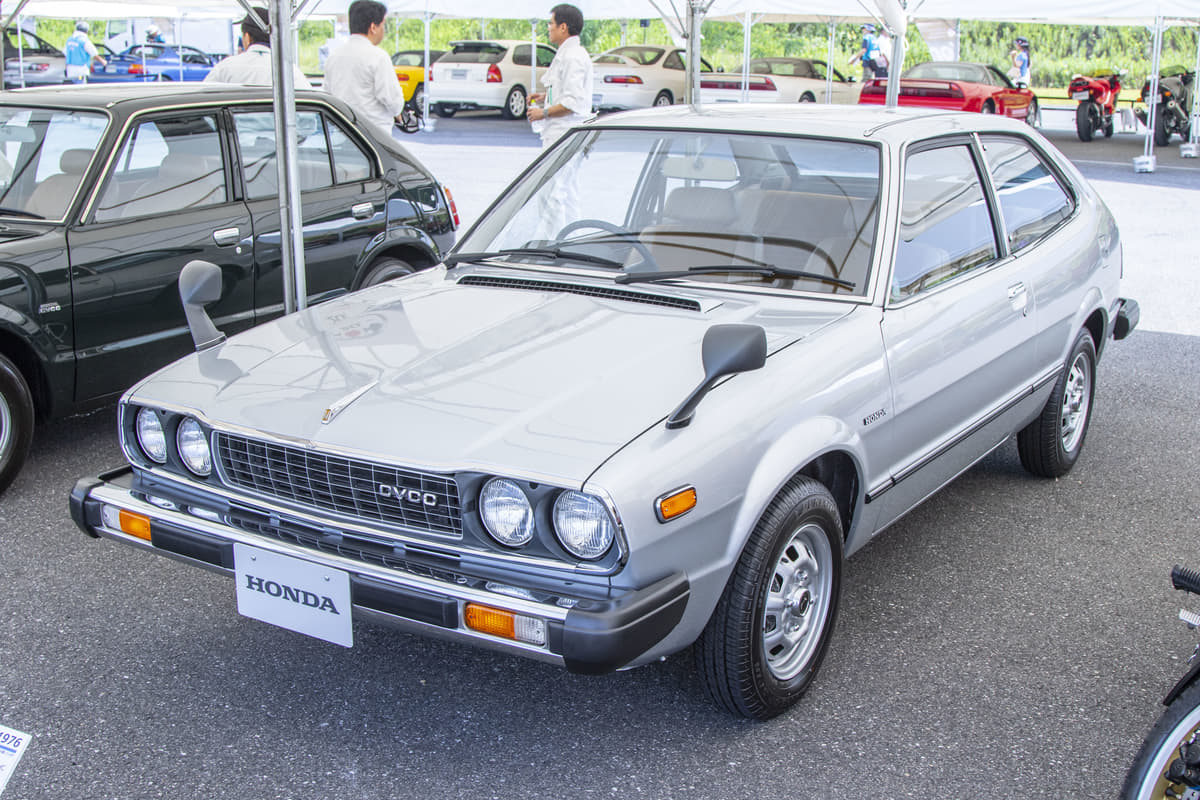 10世代以上にわたって販売が続けられている日本のクルマは、トヨタのクラウン、カローラ、カムリ、日産のスカイライン、ホンダのアコード