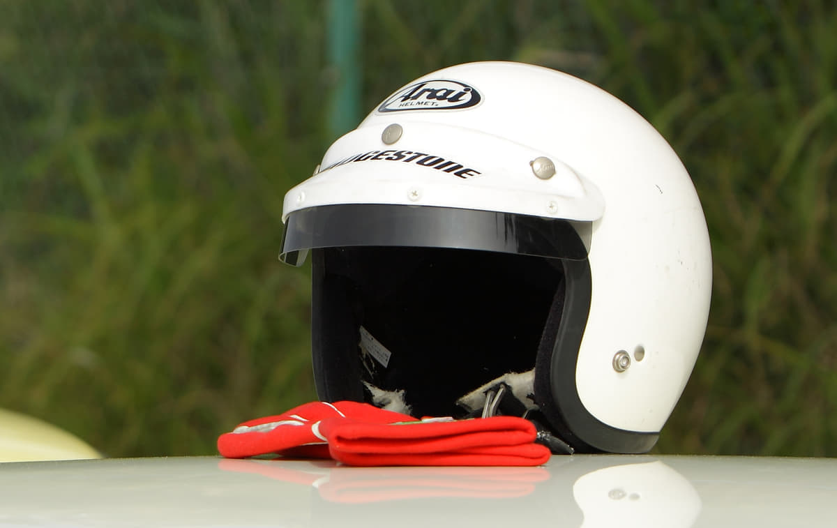 ４輪モータースポーツで使用するおすすめの競技用ヘルメット