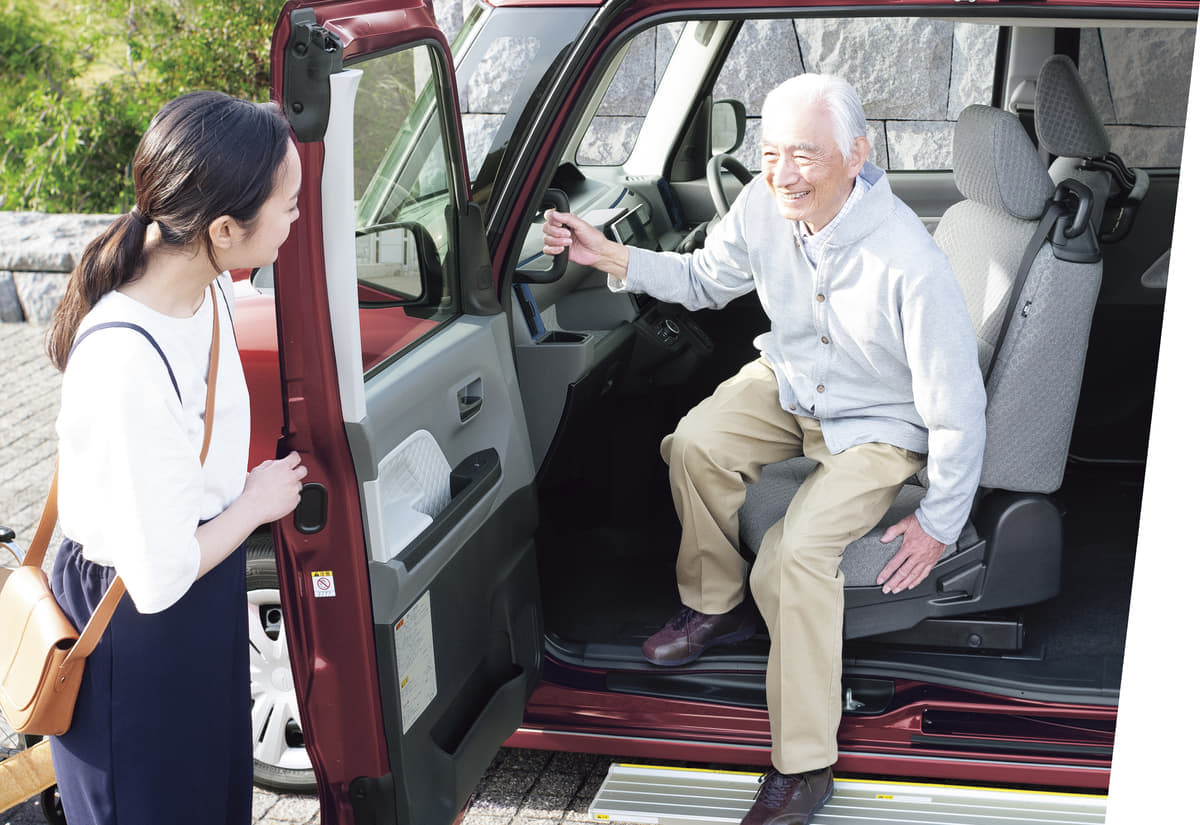 自動車の相続手続き 親がクルマに乗らなくなったらすべき２つのこと Auto Messe Web カスタム アウトドア 福祉車両 モータースポーツなどのカーライフ情報が満載