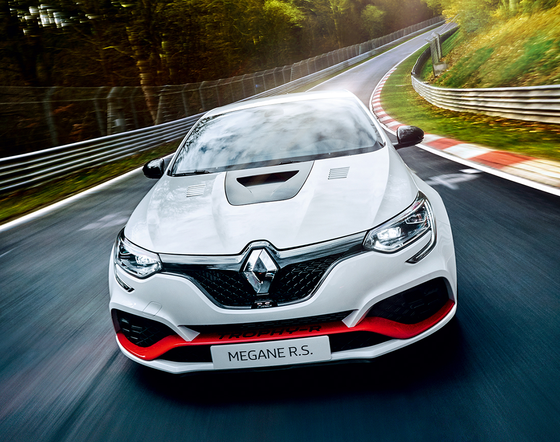 ニュルブルクリンクのff最速車 メガーヌ ルノー スポール トロフィーr を日本導入 Auto Messe Web カスタム アウトドア 福祉車両 モータースポーツなどのカーライフ情報が満載