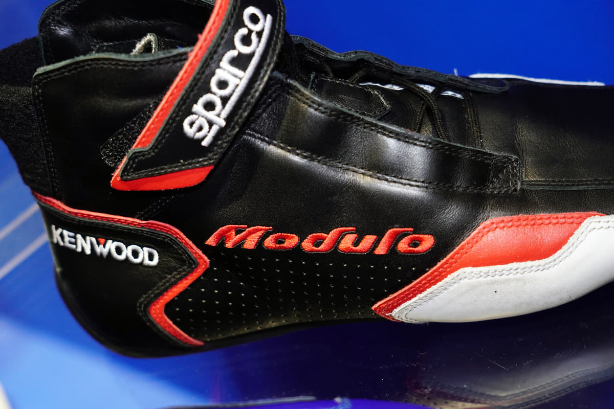 ドライビングシューズが 運転に適している理由 スニーカーとの違いや特徴を聞いてみた Auto Messe Web カスタム アウトドア 福祉車両 モータースポーツなどのカーライフ情報が満載