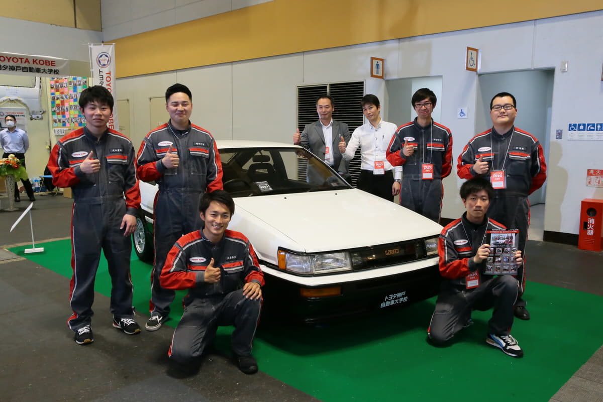 若き学生が カローラレビン ハチロク をカスタマイズカーショーに出展 あえて改造せずに挑戦した理由とは Auto Messe Web カスタム アウトドア 福祉車両 モータースポーツなどのカーライフ情報が満載