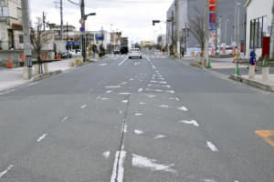 【画像】【意外と知らない交通ルール】道路のセンターライン「白色の実線と破線、黄色の実線はどう違う？」 〜 画像15