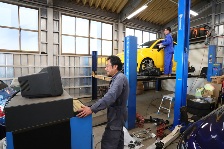 埼玉県の「ガレージエスト」が扱うイタリア車専門店でアバルト595のレア車も扱う