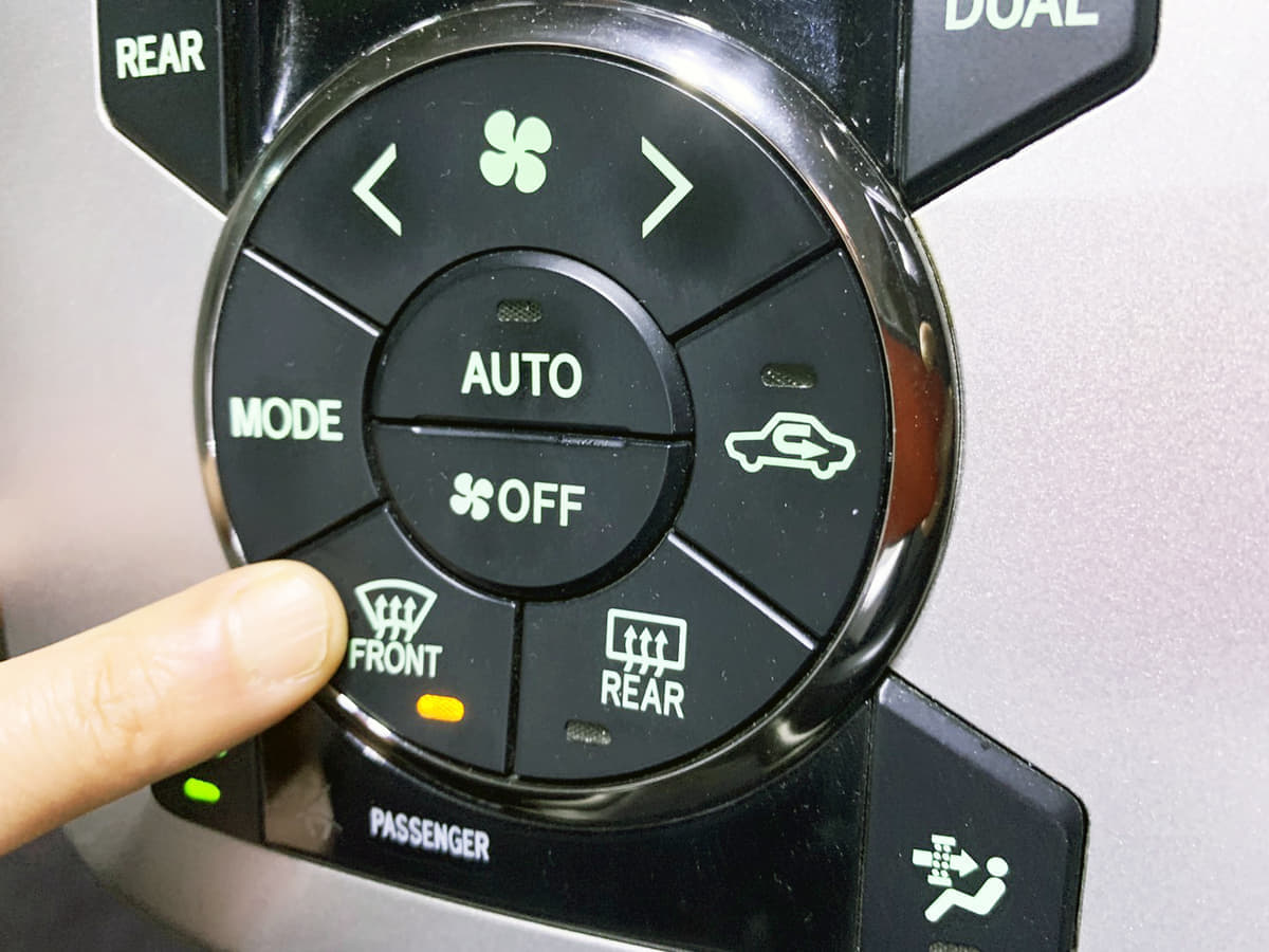 寒い日 フロントウインドウの曇り止め 使用に注意 ガラスが割れる可能性あり Auto Messe Web カスタム アウトドア 福祉車両 モータースポーツなどのカーライフ情報が満載 寒い日 フロントウインドウの曇り止め 使用に注意 ガラスが割れる可能性あり Auto Messe Web カスタム アウトドア 福祉車両 モータースポーツなどのカーライフ情報が満載