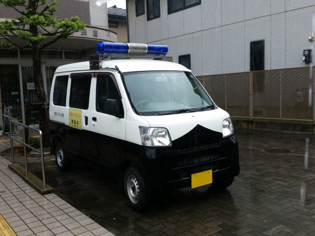 特殊車両が持つ回転灯の役割 赤色 黄色 青色 緑色 紫色はどんな意味がある Auto Messe Web カスタム アウトドア 福祉車両 モータースポーツなどのカーライフ情報が満載