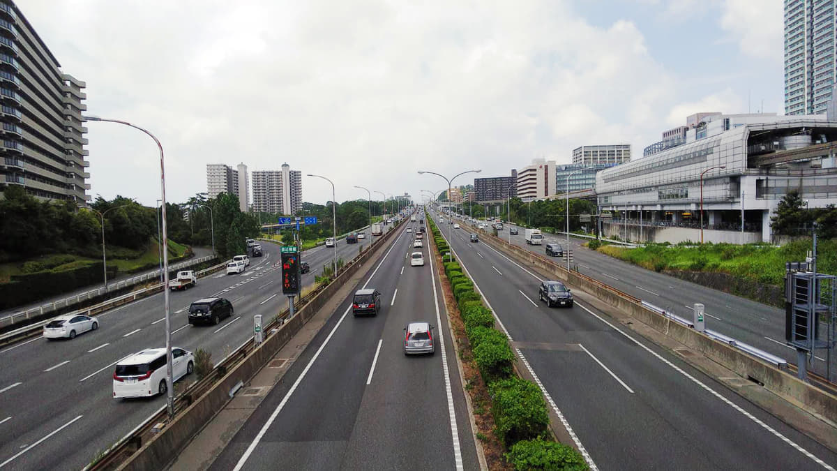 高速道路の落下物が及ぼす危険と罰則 落としてしまったらどう対処すべき Auto Messe Web カスタム アウトドア 福祉車両 モータースポーツなどのカーライフ情報が満載