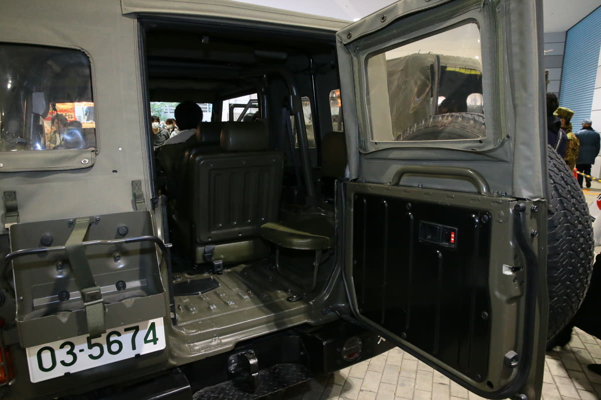 自衛隊で活躍する車両パジェロ（1/2式トラック）や73式小型トラックとは