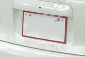 どんな時に使う 赤い斜線が入ったナンバープレート 仮ナンバー の目的と注意点 Auto Messe Web カスタム アウトドア 福祉車両 モータースポーツなどのカーライフ情報が満載