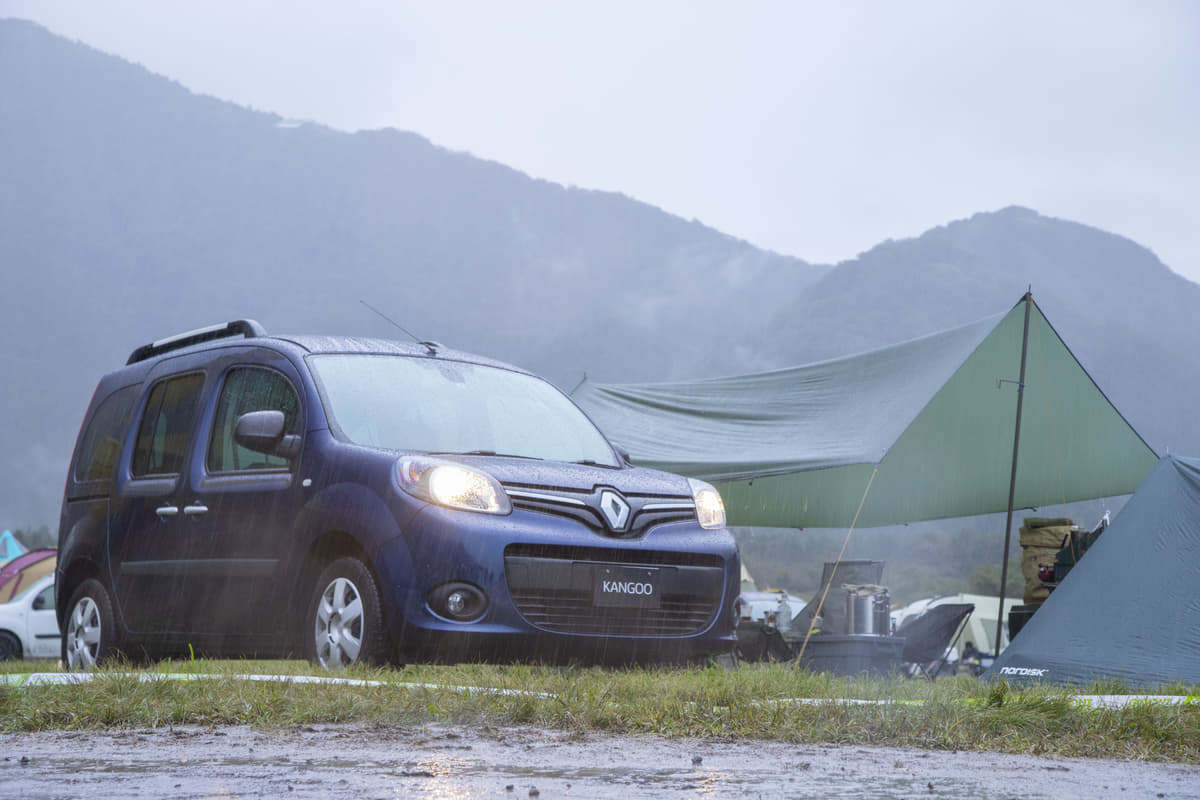 雨天中止はひよっこ 安全な場所で 雨キャンプ を楽しむのが一人前 Auto Messe Web カスタム アウトドア 福祉車両 モータースポーツなどのカーライフ情報が満載
