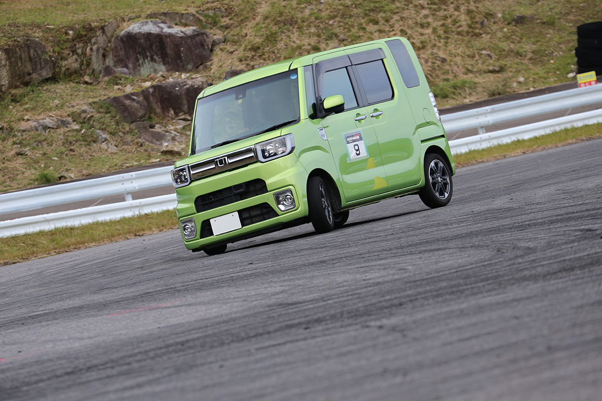 レースでもラリーでもない いま人気急上昇の ジムカーナ って何 Auto Messe Web カスタム アウトドア 福祉車両 モータースポーツなどのカーライフ情報が満載 レースでもラリーでもない いま人気急上昇の ジムカーナ って何 Auto Messe Web カスタム アウトドア 福祉車両 モータースポーツなどのカーライフ情報が満載