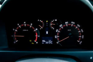 純正を外して交換するだけ アルファード ヴェルファイアのメーターが高級ドイツ車風の画面に Auto Messe Web カスタム アウトドア 福祉車両 モータースポーツなどのカーライフ情報が満載