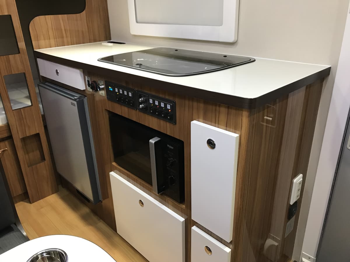 普通車とキャンピングカーの違いとは