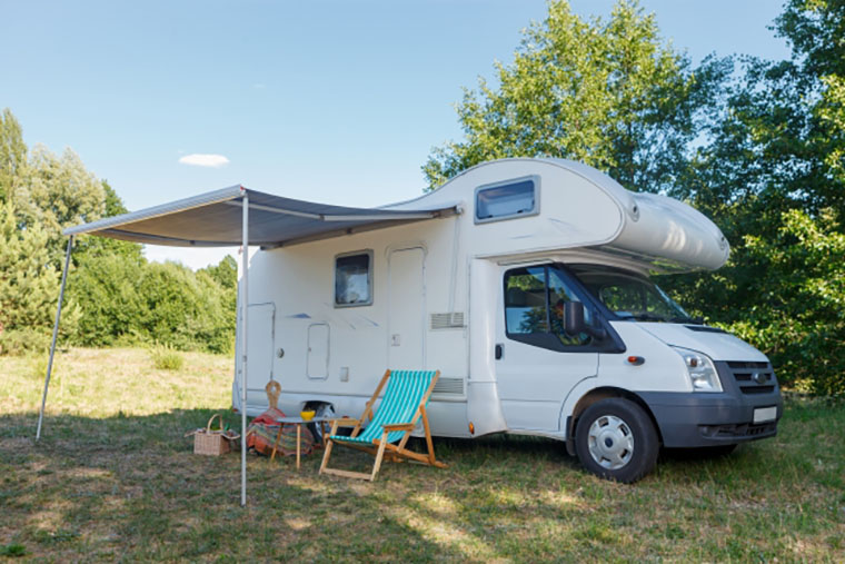 普通車とキャンピングカーの違いとは