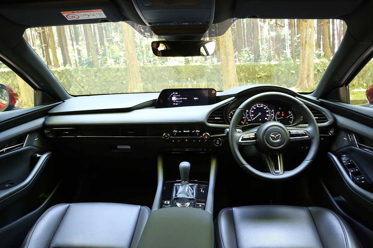 SUVブームのなか、クルマのオーソドックスな車種であるセダンで一押しはマツダ3、トヨタ・カローラ、日産スカイライン400Rだ