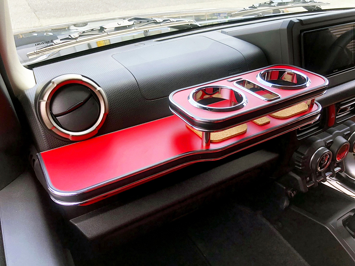 JB64ジムニーとJB74シエラにはダッシュボードにドリンクホルダーがない。その対策方法を紹介