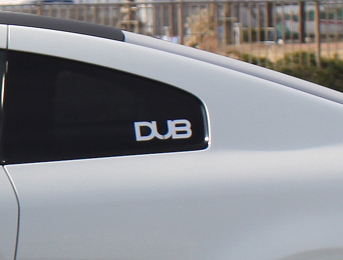 「D.A.D」「DUB」何て読むの？　ドレスアップ車両でよく見かけるステッカーの正体