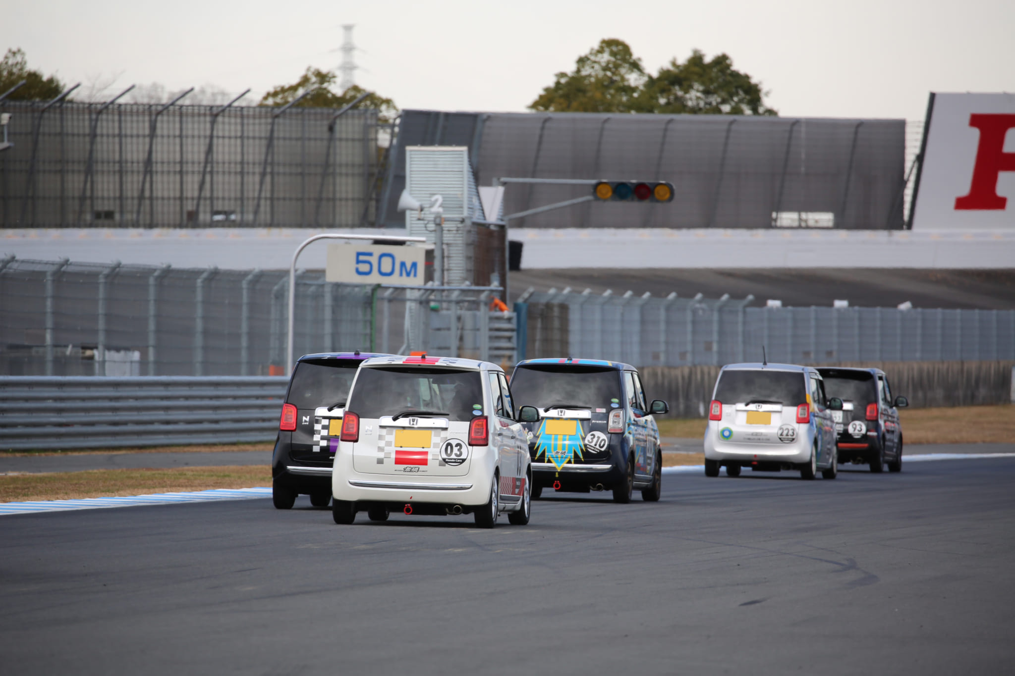 モータースポーツを始めるならレーシングカートかハコ車か