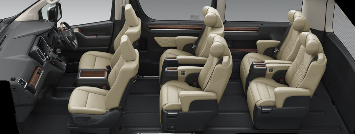 国内随一の巨大ミニバン「トヨタ・グランエース」のカスタムが凄すぎる