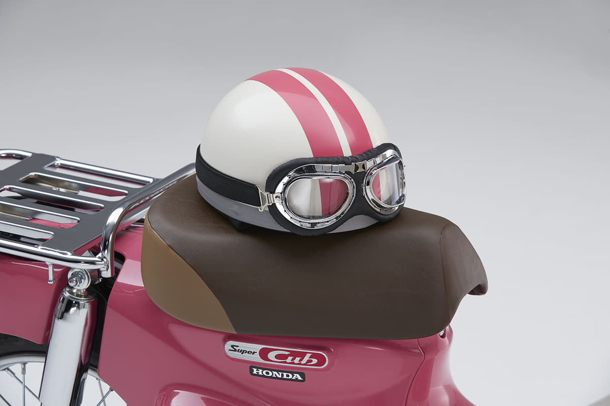 バカ売れ スーパーカブ に限定カラー登場 人気アニメ映画 天気の子 バージョン発売開始 画像8 Auto Messe Web カスタム アウトドア 福祉車両 モータースポーツなどのカーライフ情報が満載 バカ売れ スーパーカブ に限定カラー登場 人気アニメ映画 天気の子 バージョン発売開始 画像8 Auto Messe Web カスタム アウトドア 福祉車両 モータースポーツなどのカーライフ情報が満載