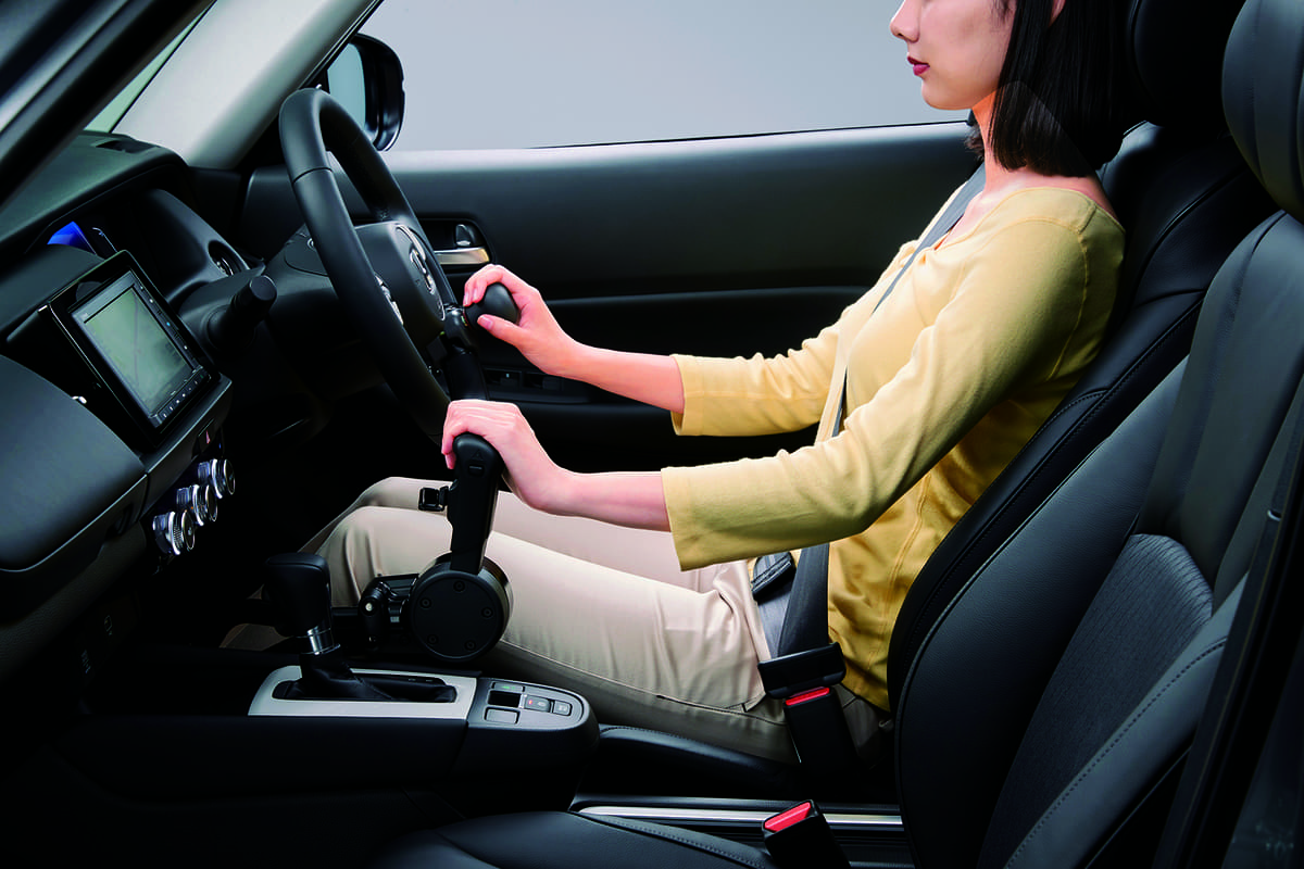 障がい者もガンガン運転すべき ホンダ フィットの 自操式車両 の熱い中身と広まるべき理由 Auto Messe Web カスタム アウトドア 福祉車両 モータースポーツなどのカーライフ情報が満載