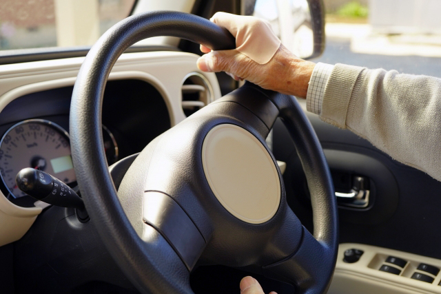 交差点で大回り 信号の勘違い 高齢ドライバーが自分を疑うべき あやしい兆候 とは Auto Messe Web カスタム アウトドア 福祉車両 モータースポーツなどのカーライフ情報が満載