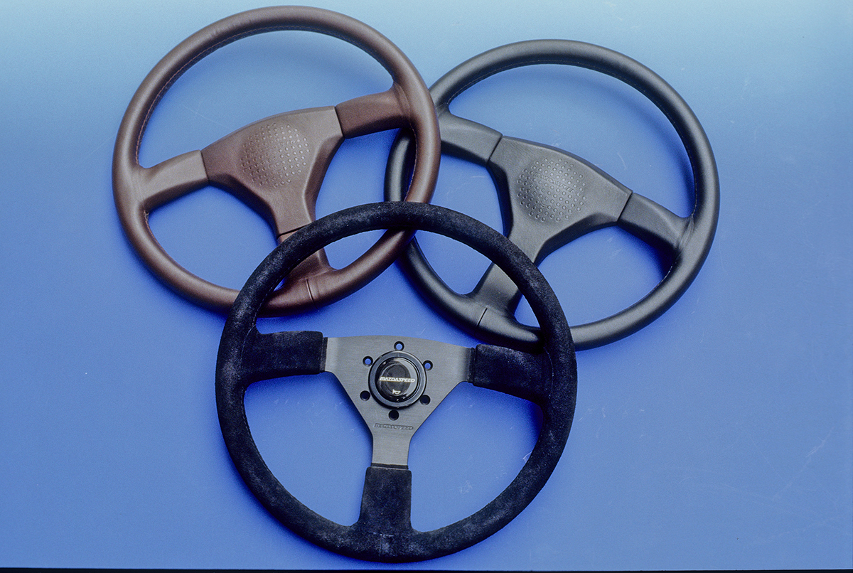 momo ステアリング　4本スポーク　36cm momo 4本スポーク ウッドステアリング MOMO モモ ウッドステアリング