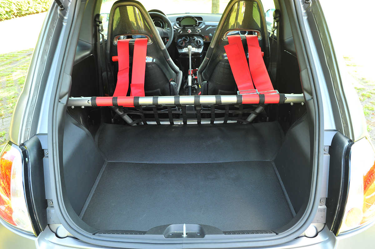 同じベース車とは信じがたい 凶暴 さ サソリマークの アバルト は フィアット の何なのか 画像59 Auto Messe Web カスタム アウトドア 福祉車両 モータースポーツなどのカーライフ情報が満載 同じベース車とは信じがたい 凶暴 さ サソリマークの アバルト は フィアット の何なのか 画像59 Auto Messe Web カスタム アウトドア 福祉車両 モータースポーツなどのカーライフ情報が満載