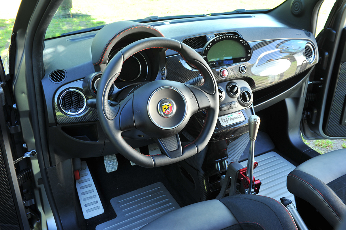 同じベース車とは信じがたい 凶暴 さ サソリマークの アバルト は フィアット の何なのか 画像59 Auto Messe Web カスタム アウトドア 福祉車両 モータースポーツなどのカーライフ情報が満載 同じベース車とは信じがたい 凶暴 さ サソリマークの アバルト は フィアット の何なのか 画像59 Auto Messe Web カスタム アウトドア 福祉車両 モータースポーツなどのカーライフ情報が満載