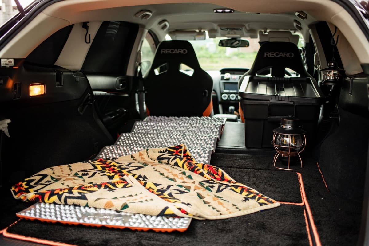 車中泊 はいまや立派な 宿泊 翌日を快適に過ごせるための 寝床環境 の作り方６つ Auto Messe Web カスタム アウトドア 福祉車両 モータースポーツなどのカーライフ情報が満載