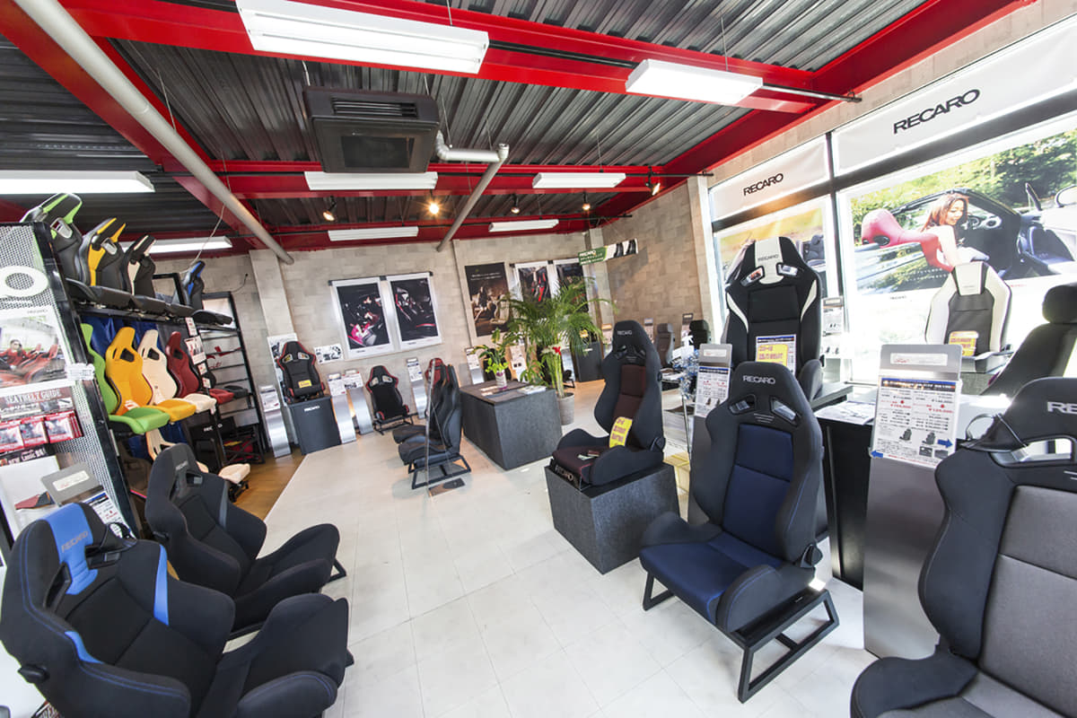 カスタムシート交換のメリットとレカロやブリッドの購入方法