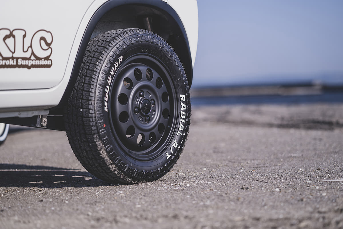 最近「アゲ」で人気の鉄ちん系ホイールとオフロードタイヤの組み合わせ