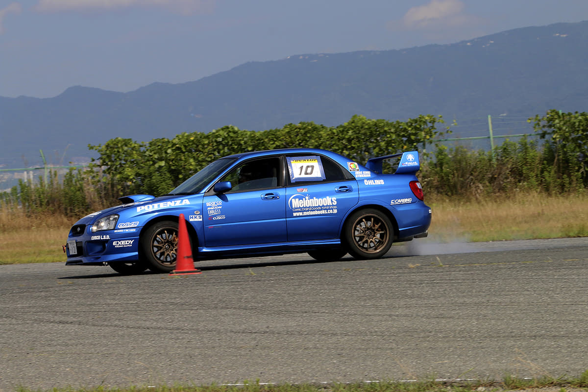 所有歴16年のスバル・WRX STIでジムカーナ参戦中