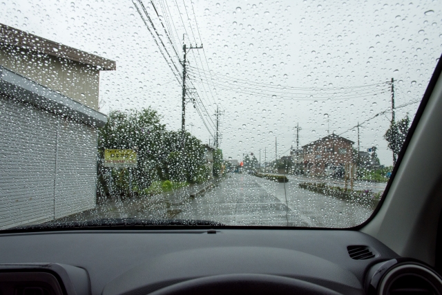 ワイパーが壊れた場合はアームをヒモで結んで手動操作が可能