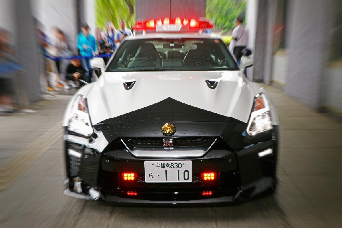 刑事ドラマばりの激速パトカー ニスモ Z や Wrxブルーの覆面s4 など逃走不可能なハイパフォーマンスモデルたち Auto Messe Web カスタム アウトドア 福祉車両 モータースポーツなどのカーライフ情報が満載