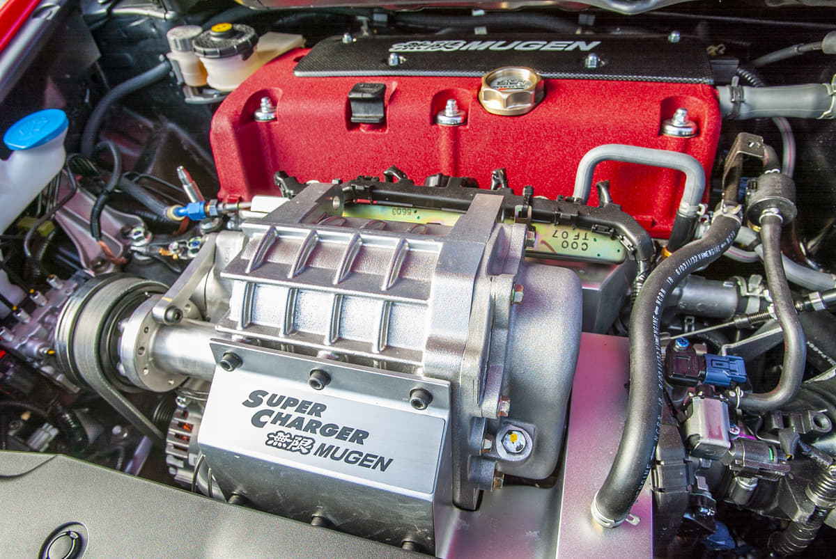 K20A型エンジンにスーパーチャージャーを組み合わせたシビック ドミネーターコンセプト