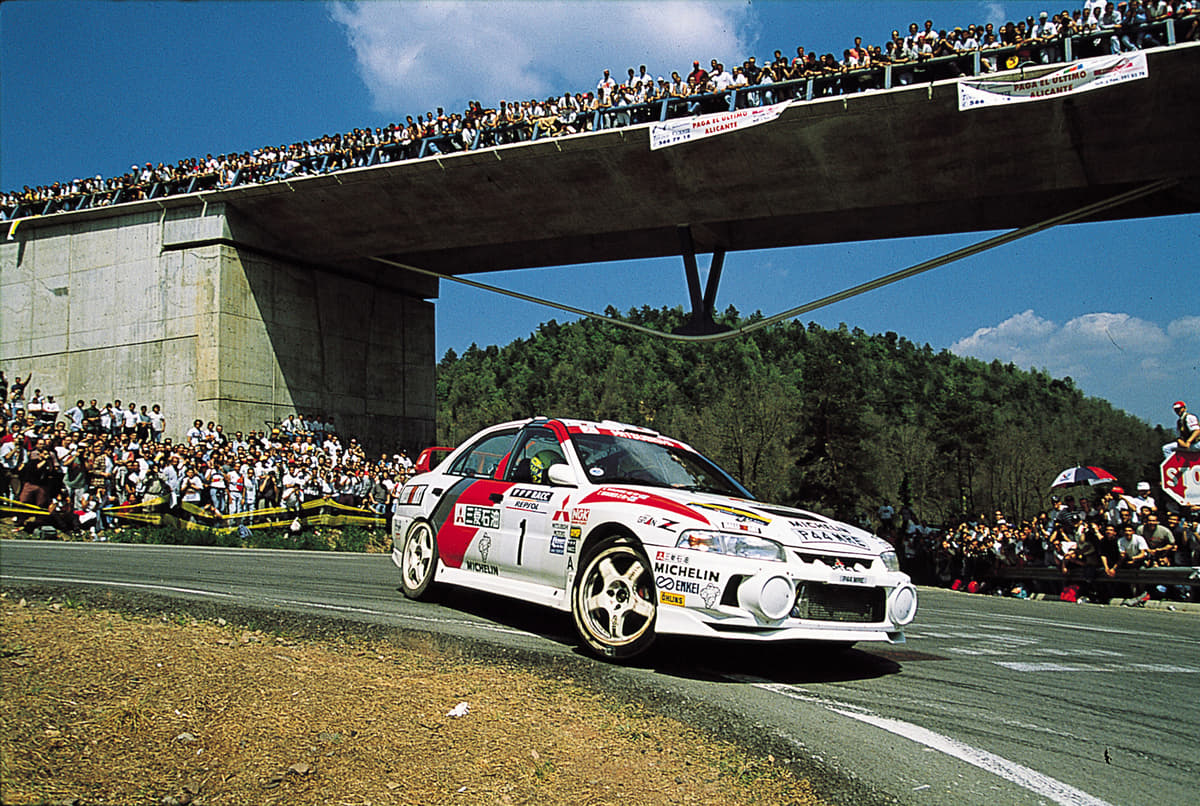 WRCには1997年シーズンの初戦からランエボ4が実戦投入された
