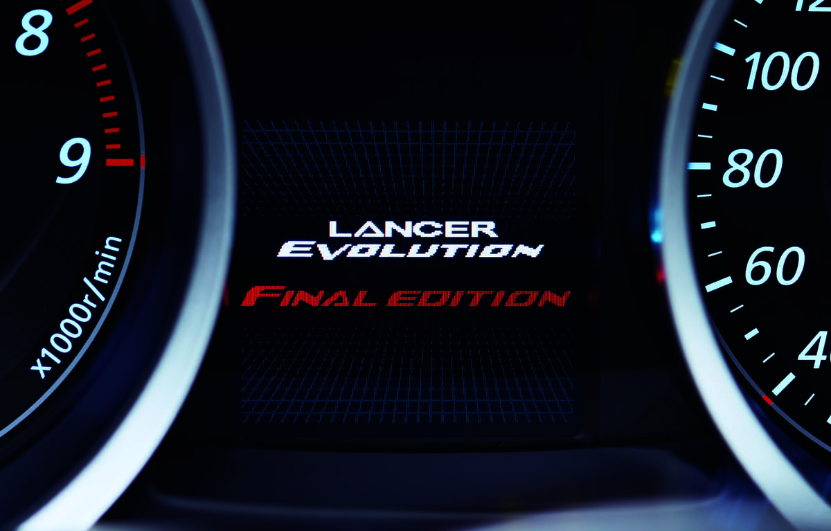 「Final Edition」の文字が表示されるランエボ10ファイナルエディションのメーター