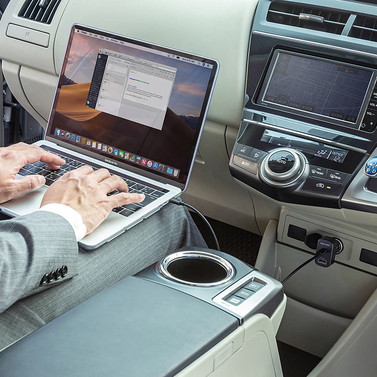 車内電源を確保できればリモートワークで車内をオフィスとして利用する際にも役立つ