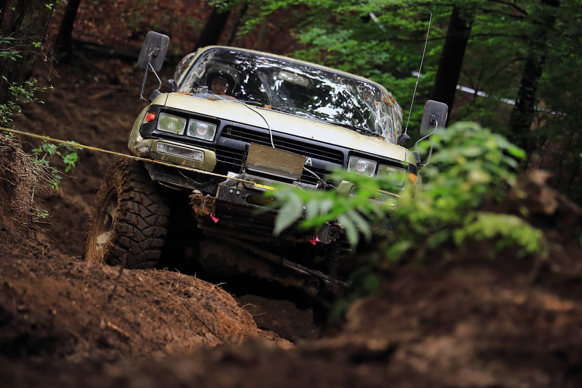 スタック 横転 当たり前 ウインチまで使って争う驚愕のオフロードレースが存在した Auto Messe Web カスタム アウトドア 福祉車両 モータースポーツなどのカーライフ情報が満載