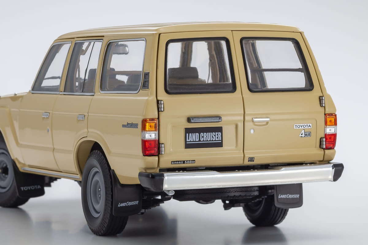 トヨタ 60ランドクルーザーが1 18スケールで復活 ボディカラーはベージュとブルーの2色 京商 画像2 Auto Messe Web カスタム アウトドア 福祉車両 モータースポーツなどのカーライフ情報が満載