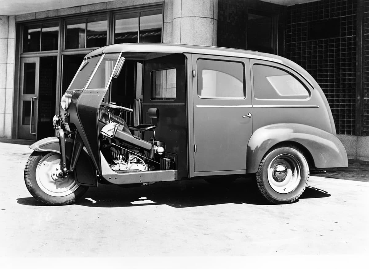 1950年に発売した3輪乗用車のPB型